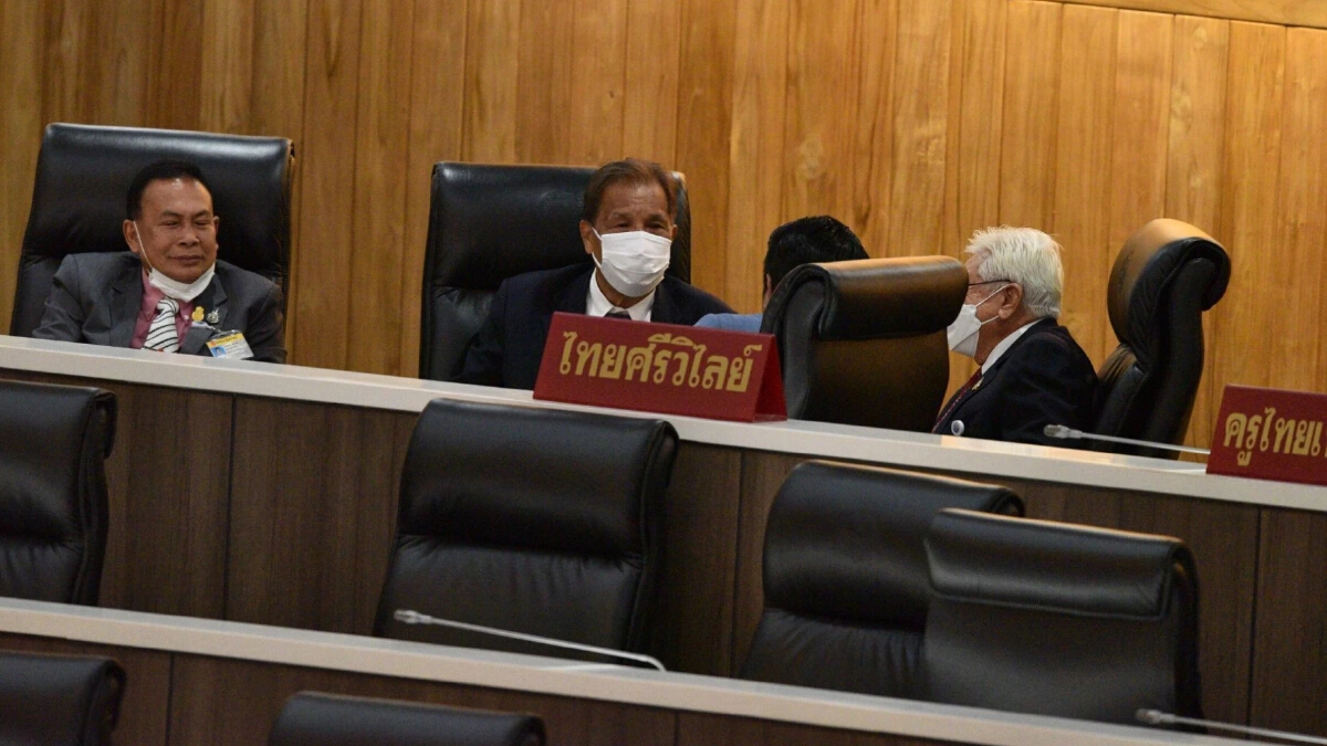 "กลุ่มพรรคเล็ก" กลับลำ โหวตไว้วางใจ "สันติ" ตามบัญชา "ประวิตร"