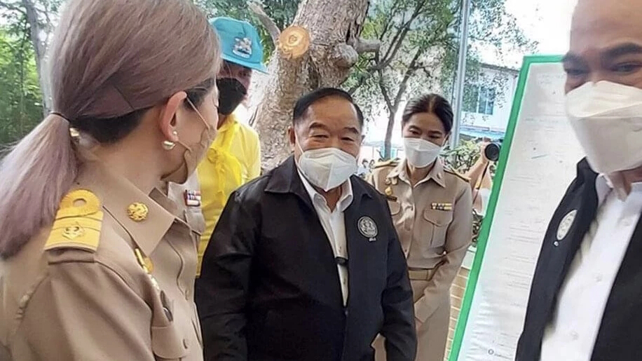 “ประวิตร” พูดชัด “ปรับ ครม.” รอบหน้า สมุทรปราการ ต้องได้เก้าอี้ “รัฐมนตรี”