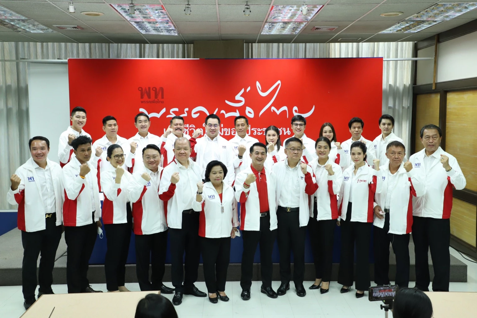 “เพื่อไทย”เปิดตัว 21 ว่าที่ผู้สมัคร ส.ส.กทม. – “สุรชาติ”ลงหลักสี่เขตเดิม