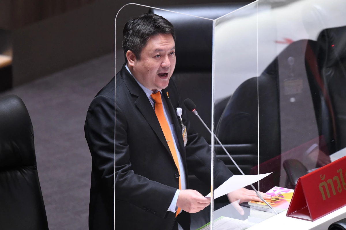 "ก้าวไกล" ซัดงบ "คมนาคม" ยังทุ่มให้ "บุรีรัมย์" นำโด่ง แต่จังหวัดอื่นโดนลด