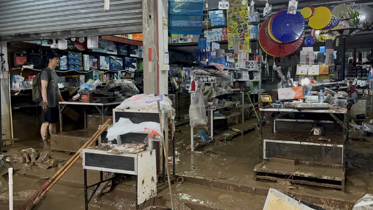 มท.1 ลงพื้นที่เยี่ยมผู้ประสบภัย จังหวัดเชียงราย