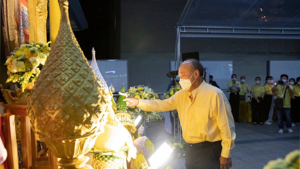 กลุ่มบริษัท บีทีเอส จัดพิธีจุดเทียนถวายพระพรชัยมงคล