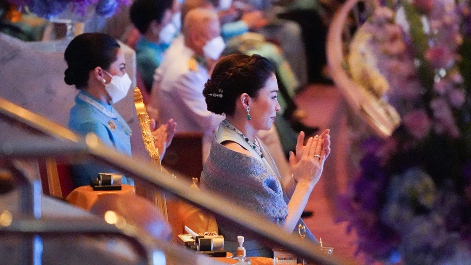 ชมภาพ พระราชินี ทอดพระเนตร การแสดง 90 พรรษา สมเด็จพระพันปีหลวง