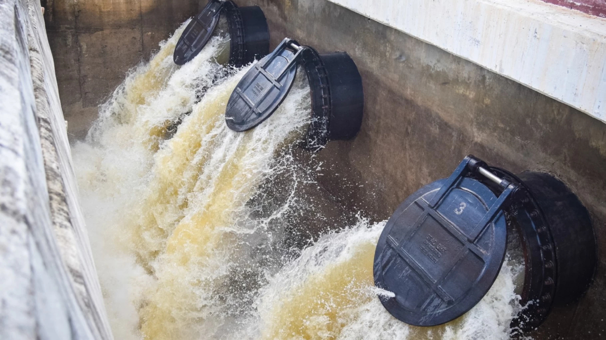 กรมชลประทาน ระดมสรรพกำลัง เร่งระบายน้ำช่วยเหลือภาคอีสาน