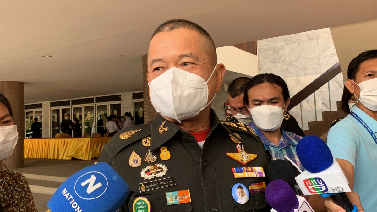ผบ.ทบ.ไม่หวั่นเปลี่ยนขั้วการเมือง วอนอย่าเดาม็อบไล่ "นายกฯ"ครบ 8ปี