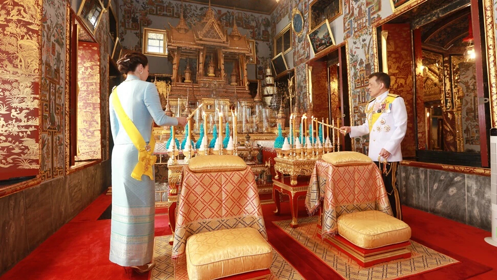 ในหลวง พระราชินี เสด็จฯ ไปในการพระราชพิธีมหามงคลเฉลิมพระชนมพรรษา 90 พรรษาสมเด็จพระบรมราชชนนีพันปีหลวง เป็นวันที่สอง