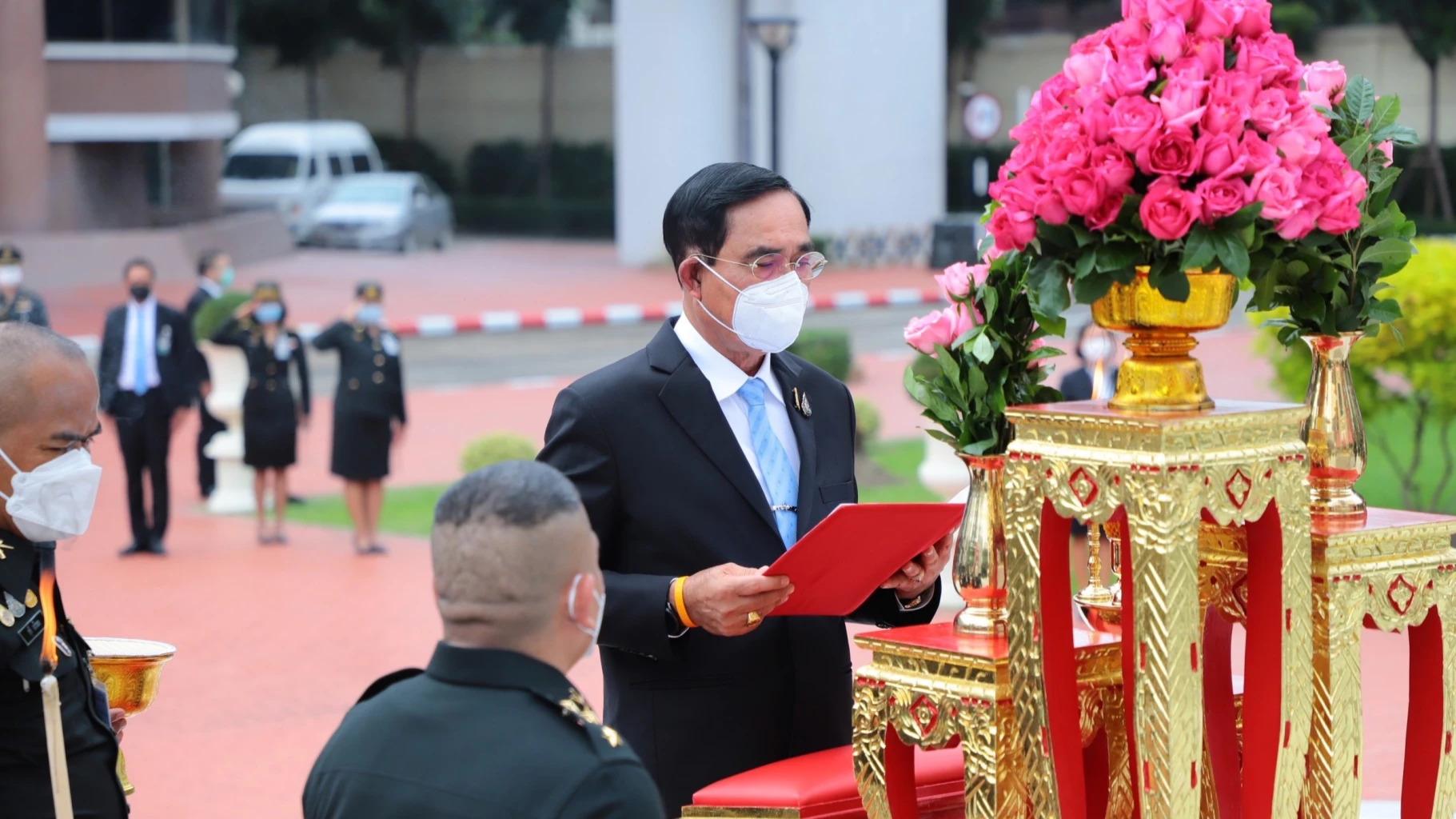 "นายกฯ-มท.1" สักการะ พระบรมราชานุสาวรีย์ ร.5 ครบ 135 ปี โรงเรียนนายร้อย จปร.