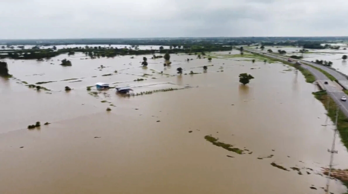 ฝนตกหนัก ทำน้ำท่วม 13 อำเภอ พื้นที่การเกษตรเสียหายเกือบ 6 หมื่นไร่