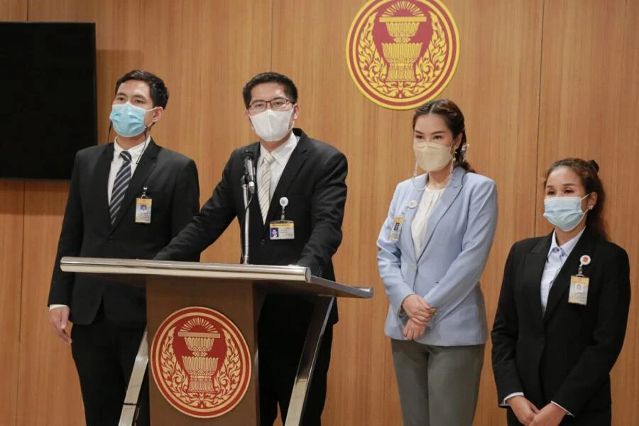 "มงคลกิตติ์" ใช้สิทธิประชาชนร้อง "ศาลรธน." ตีความหยุด "นายกฯประยุทธ์"