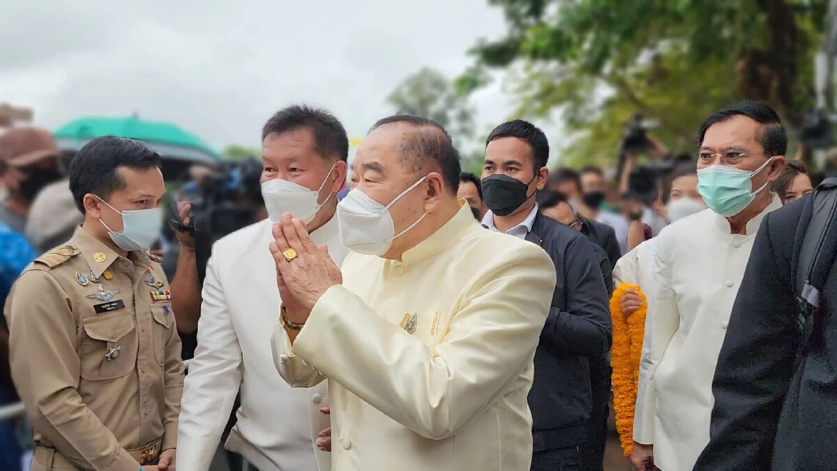 "ประวิตร" เป็นประธานงานอุ้มพระดำน้ำ "คนเพชรบูรณ์" แห่ต้อนรับแน่น