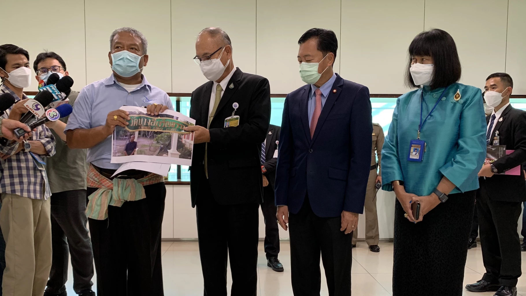 “วัชระ” ยื่นสอบจริยธรรม “ธานี" รองปธ.วุฒิฯ รับส.ว.ไม่สบายใจ-เร่งหาคำตอบ