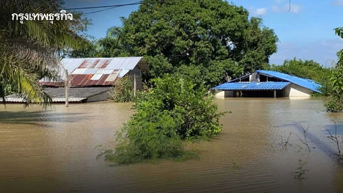 สรุป "น้ำท่วม" รวม 15 จังหวัด เดือดร้อนกว่า 6 หมื่นครัวเรือน ช่วยเหลือเต็มกำลัง