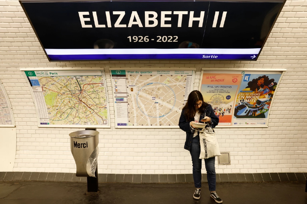 สถานีรถไฟใต้ดินปารีสเปลี่ยนชื่อชั่วคราวเป็น'Elizabeth II'