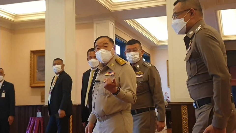 “บิ๊กป้อม”  ไม่ตอบ "ม็อบ"ขู่ชุมนุม หาก"ประยุทธ์"รอด ศาลรธน.30กย.