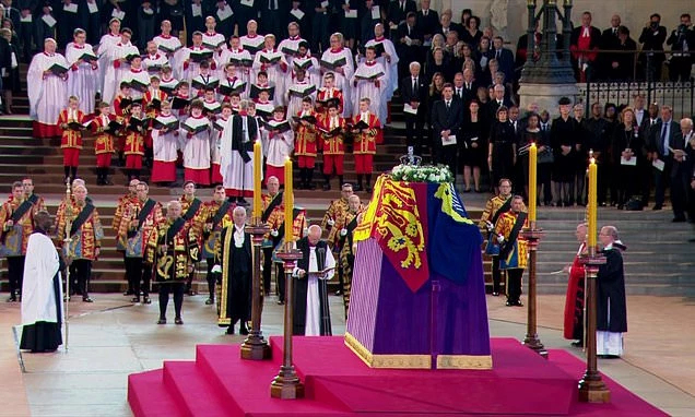 เปิดสักการะพระบรมศพควีนเอลิซาเบธที่ 2 ที่เวสต์มินสเตอร์ ฮอลล์