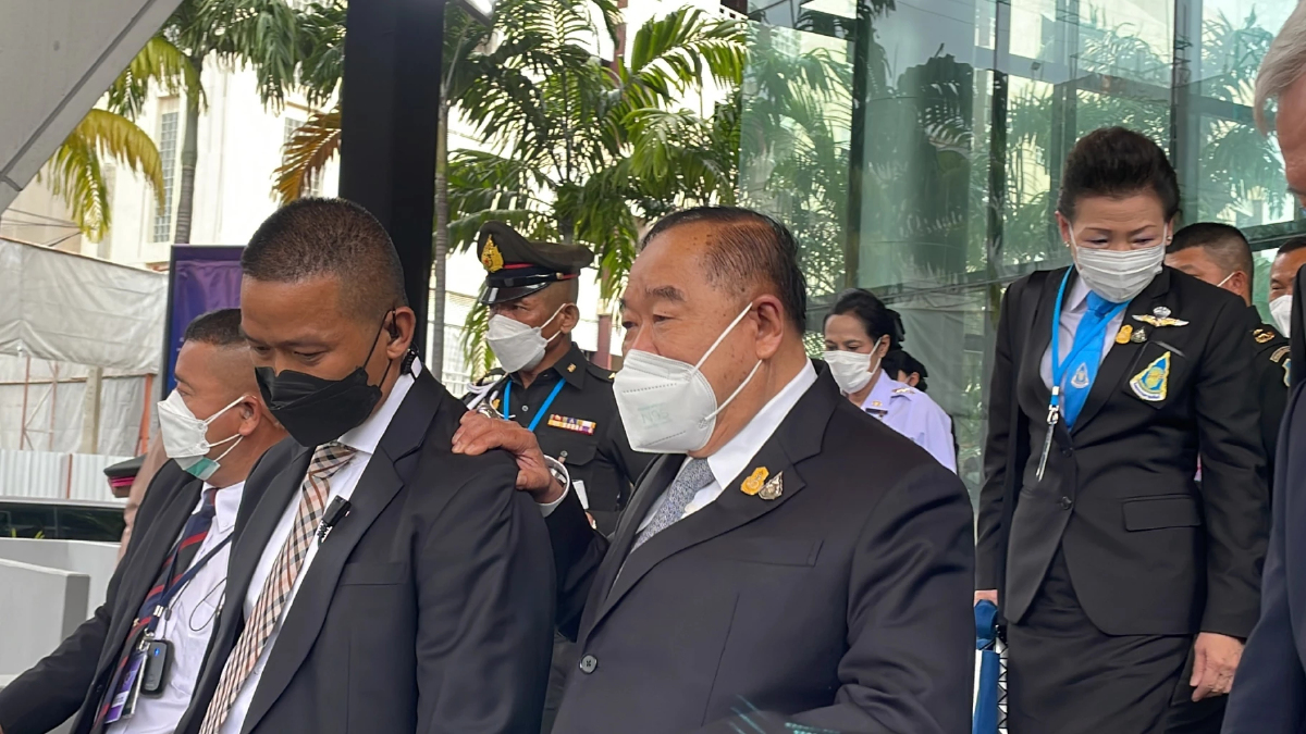 "บิ๊กป้อม" ชิ่งสื่อ ปมเอกสารชี้แจงศาลรัฐธรรมนูญ "8ปีประยุทธ์" หลุด