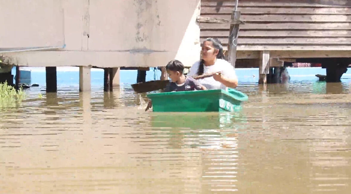 "แม่น้ำยม" เกิดจุดวิกฤติ ล้นตลิ่งเข้าท่วมบ้านเรือนกว่า 200 หลัง