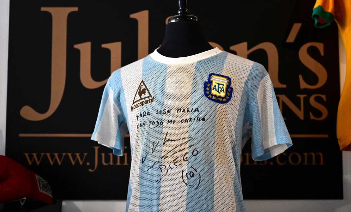 ฟุตบอลโลกกาตาร์โชว์เสื้อ “หัตถ์พระเจ้า” มาราโดนา