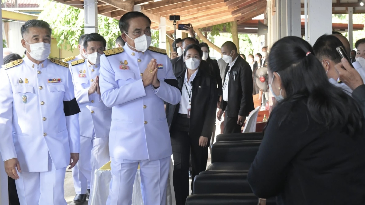 "นายกฯ" นำคณะร่วมพิธีพระราชทานเพลิงศพ จากโศกนาฏกรรม หนองบัวลำภู 11ต.ค.