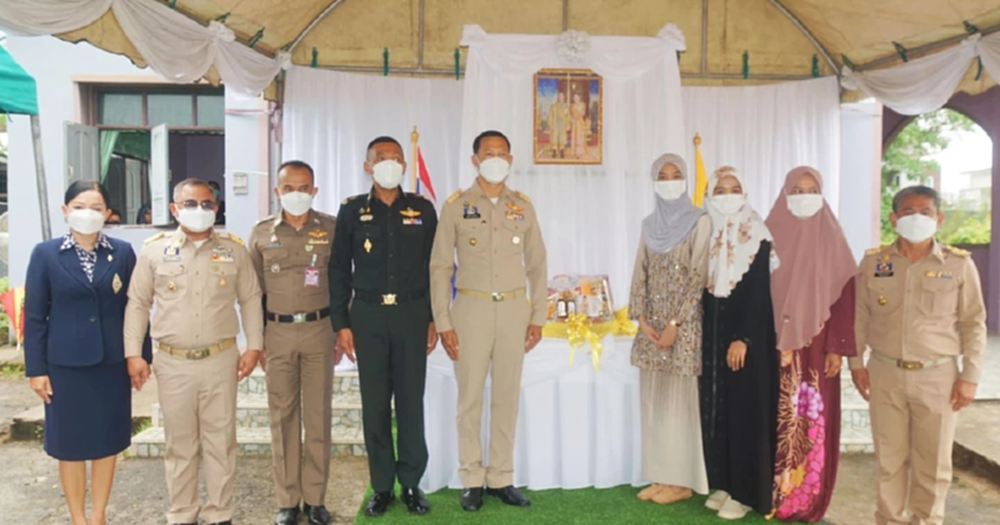 ในหลวง พระราชทานตะกร้าสิ่งของแก่ญาติผู้ใหญ่บ้านเสียชีวิตจากการปฏิบัติหน้าที่ จ.ปัตตานี