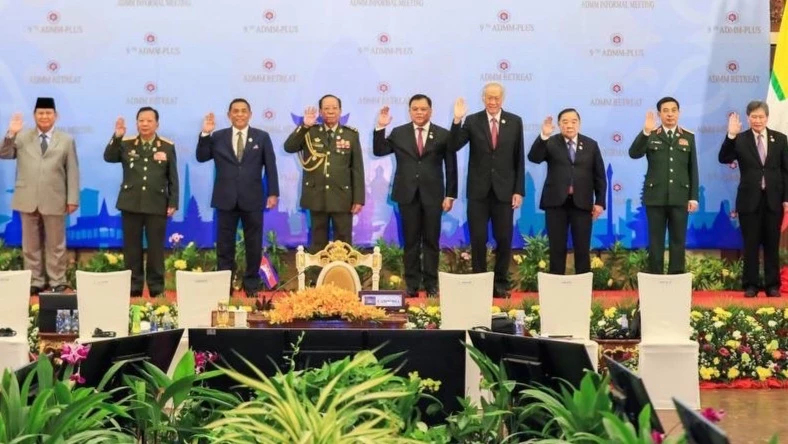 "บิ๊กป้อม" ร่วมประชุม รมว.กลาโหมอาเซียน ย้ำ อาเซียน เป็นหนึ่งเดียว