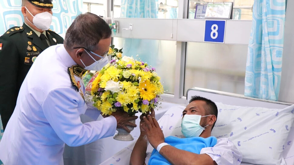 โปรดเกล้าฯ ให้องคมนตรี เดินทางไปให้กำลังใจผู้ได้รับผลกระทบ จากสถานการณ์ความไม่สงบในพื้นที่จังหวัดชายแดนภาคใต้