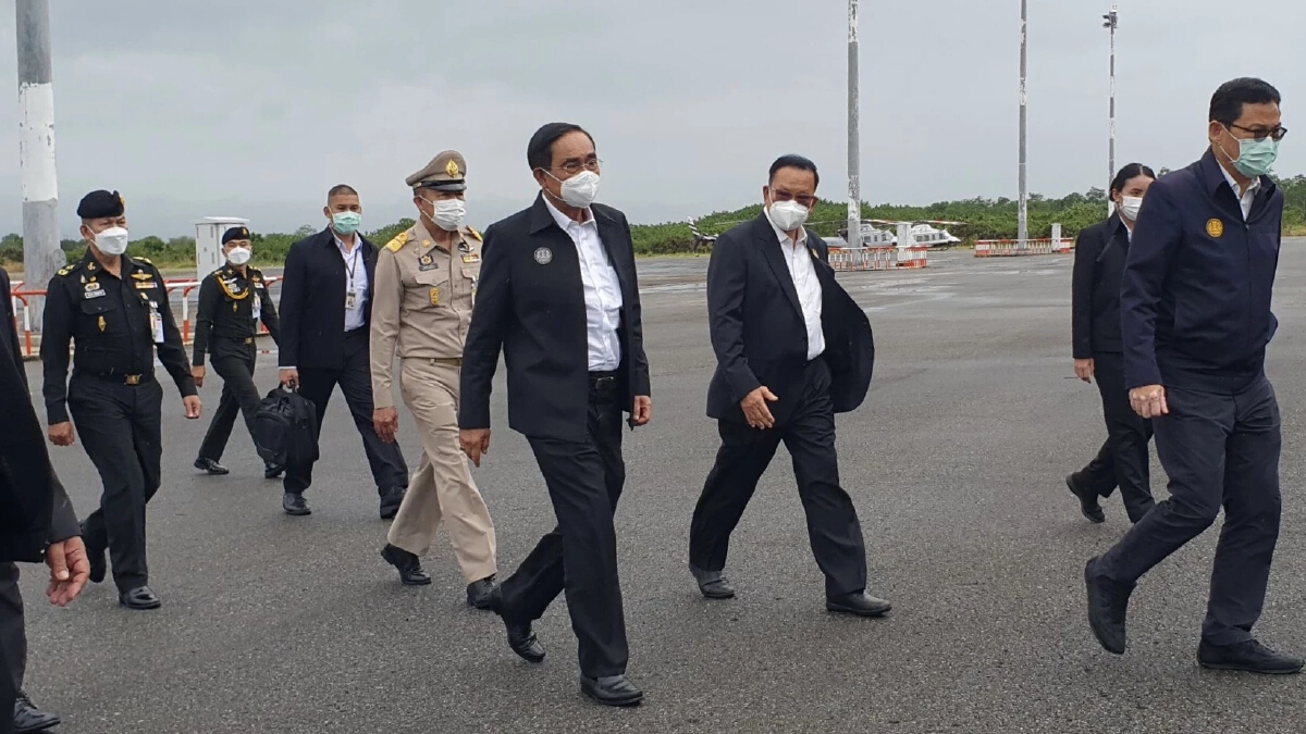 “นายกฯ” หอบ “สุชาติ-ชัยวุฒิ” ลงพื้นที่เพชรบูรณ์ ช่วยเหลือรายได้ชาวนา