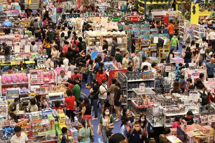 สิงคโปร์ช้อปแหลก ก่อนภาษีการค้าปรับขึ้นเป็น 8% หนุนเบี้ยผู้สูงอายุ