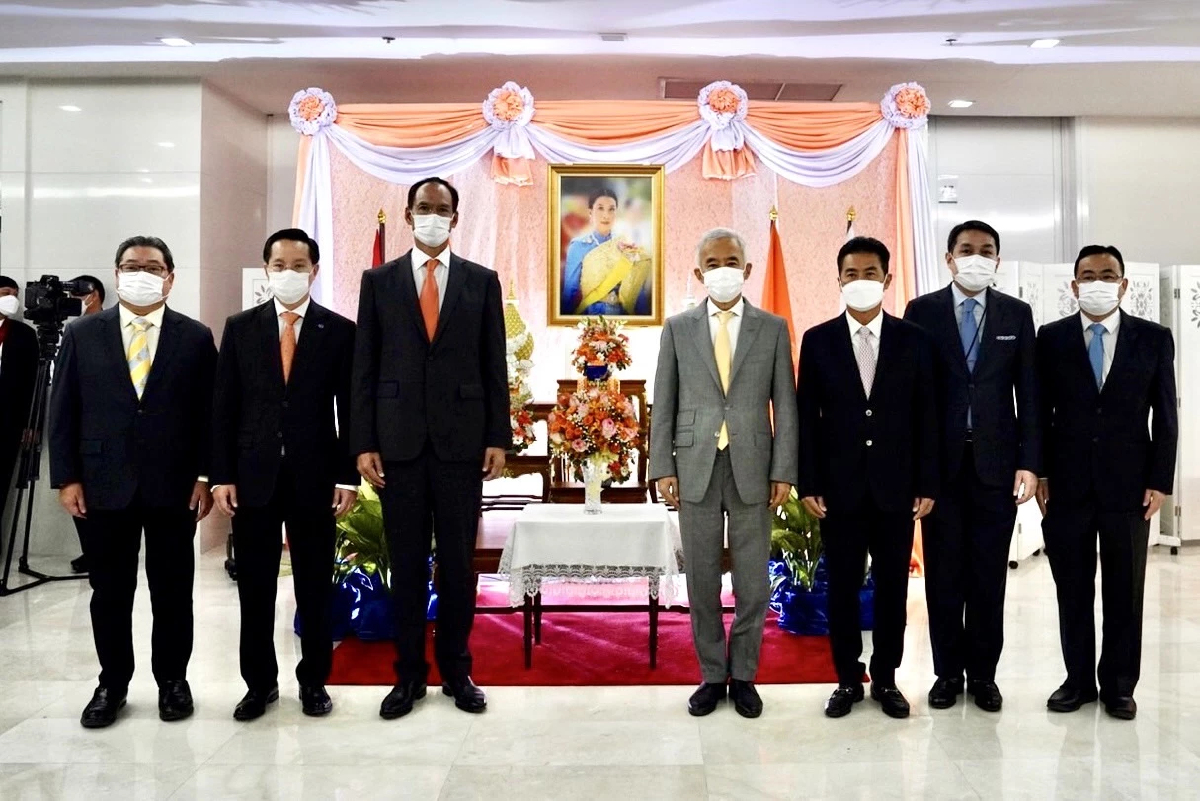 ชาติพัฒนากล้า ถวายแจกันดอกไม้ - ร่วมลงนามถวายพระพรเจ้าฟ้าพัชรกิติยาภาฯ