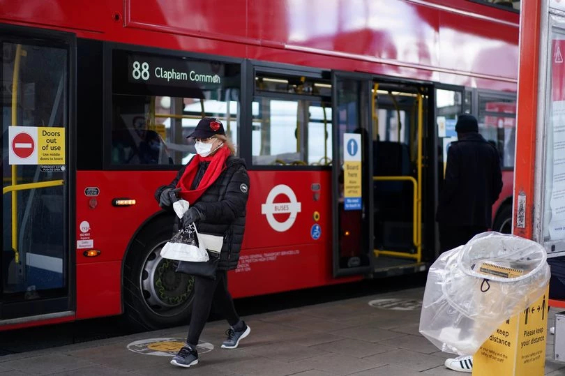 อังกฤษยุติเผยแพร่ข้อมูลอัตราการแพร่ระบาดของโควิด-19