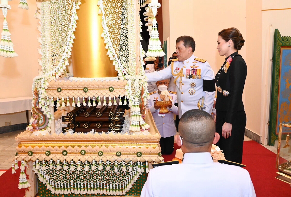 ในหลวง พระราชทานเพลิงศพ สมเด็จพระวันรัต (จุนท์ พฺรหฺมคุตฺโต)