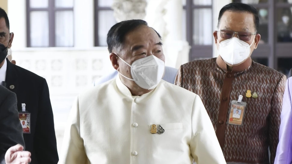 "ประวิตร" ประชด "ภท." ดูด ส.ส.พปชร. ไปให้หมด จะได้ปิดพรรค