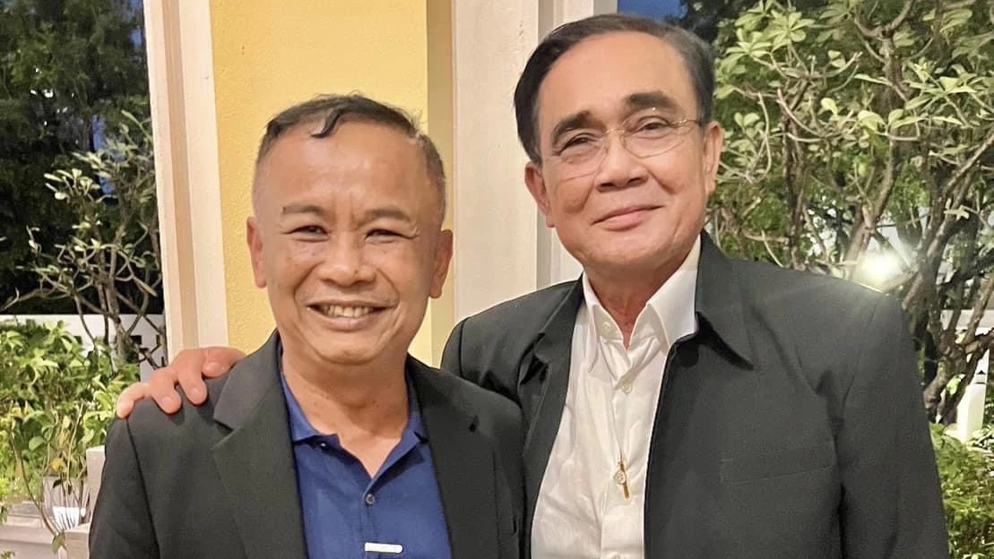 “นายกฯศักดิ์” โชว์รูปคู่ “นายกฯตู่” แท็กทีมสู้ “เลือกตั้ง” ในนาม “รทสช.”