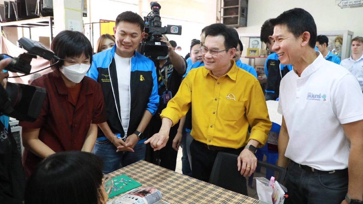 “จุรินทร์ ควง ชนินทร์” นำ ปชป. เดินหน้าฝึกอาชีพ สร้างรายได้ให้คนกรุง