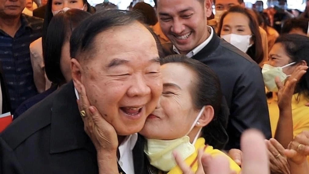 "พปชร." ปลุก แลนด์สไลด์ ชู "ประวิตร" เหมาะนั่ง นายกฯ คนต่อไป