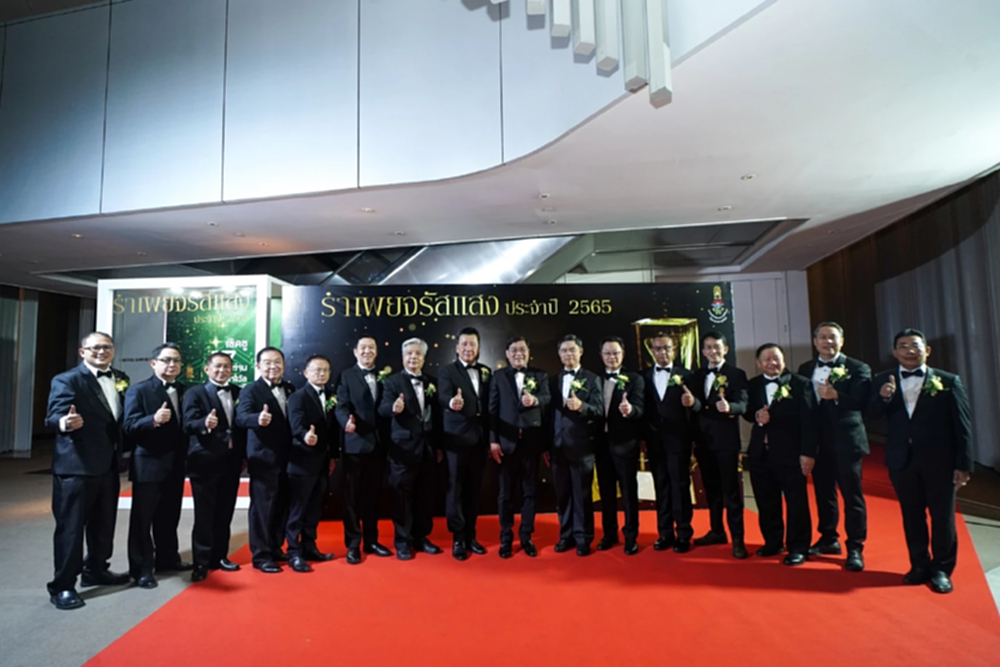 สุภาพบุรุษลูกแม่รำเพยแห่งปี 2565 เข้ารับรางวัล “รำเพยจรัสแสง”