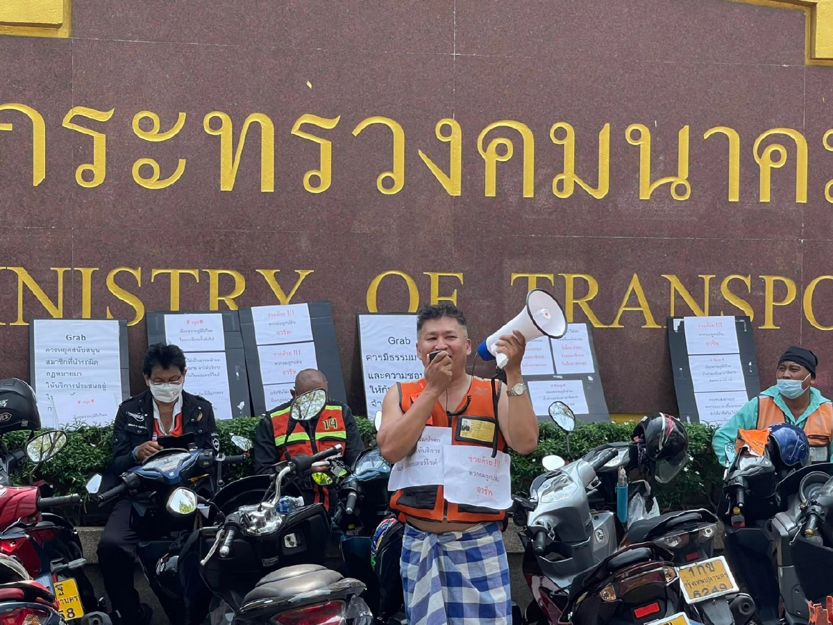 วินจักรยานยนต์ - แท็กซี่ บุก 'คมนาคม' ร้องสอบบริการขนส่งผ่านแอปฯ