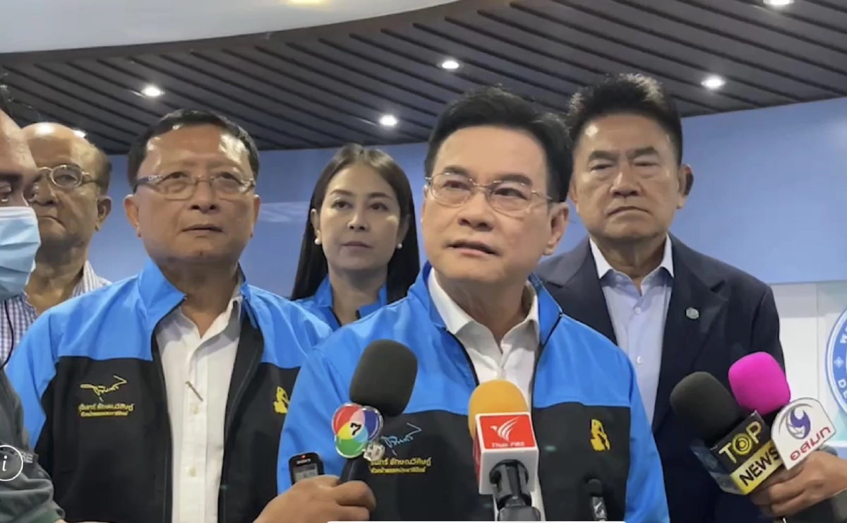 "จุรินทร์" เมินสูตรจับขั้ว ชี้ยุทธศาตร์ผนึก "3อดีตหน." แยกกันเดินร่วมกันตี