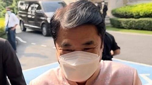 ‘สุริยะ’ตีมึนไม่ตอบสื่อหลังว่าที่ผู้สมัครส.ส.เพื่อไทยแห่รับ ‘สมศักดิ์’