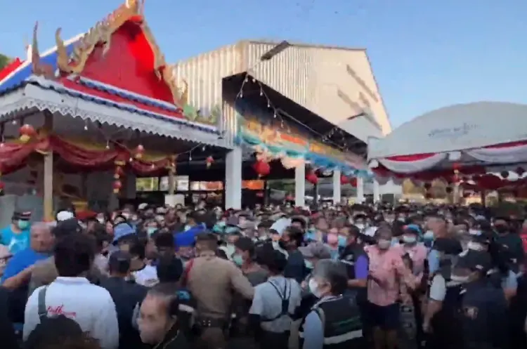 ฉลองเลื่อนสมณศักดิ์ 'พระครู' ชั้นพิเศษ วัดแตกแจกข้าวสาร 18 ตัน