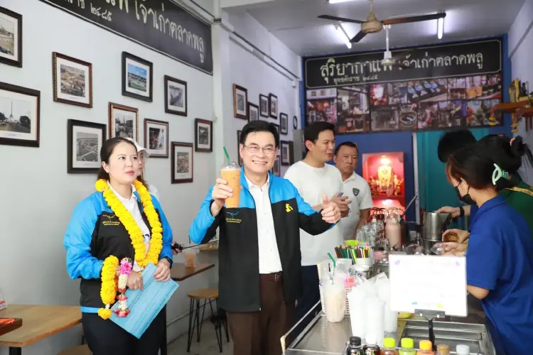 จุรินทร์ ลุยวงเวียนใหญ่ แฟนคลับฝั่งธนบุรีแห่ให้กำลังใจล้น