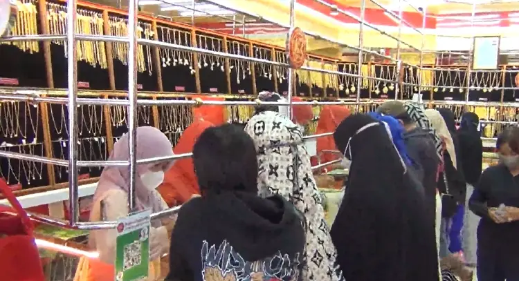 ก่อนวันฮารีรายอ ปชช.แห่ซื้อทอง-ชุดรายาคึกคัก คาดเงินสะพัด 10 ล้านบาท