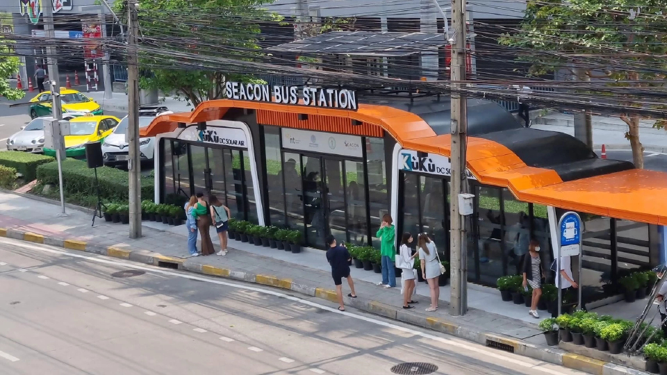 ที่แรกในไทย ป้ายรถเมล์ติดแอร์ 'Sabuy Square' เอาใจคนกรุงไม่ต้องร้อนแล้ว