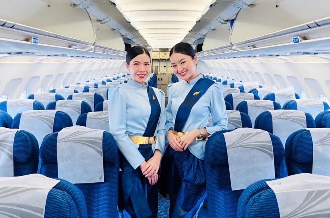 'บางกอกแอร์เวย์ส' ฉลองสงกรานต์ ลูกเรือแต่งชุดไทยประยุกต์ ต้อนรับทัวริสต์