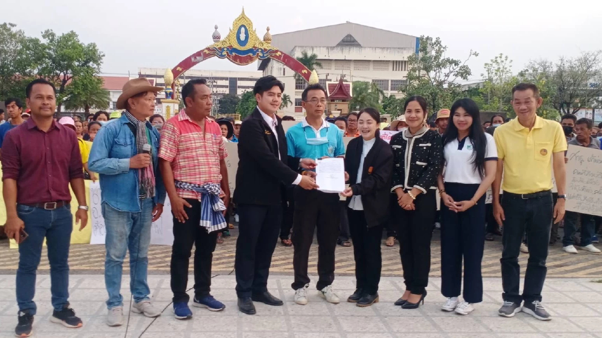 ชาวบ้าน ค้าน นายกอบจ.ชัยภูมิ สลับโครงการ เอื้อลูกชายลงเลือกตั้ง ส.ส. หรือไม่