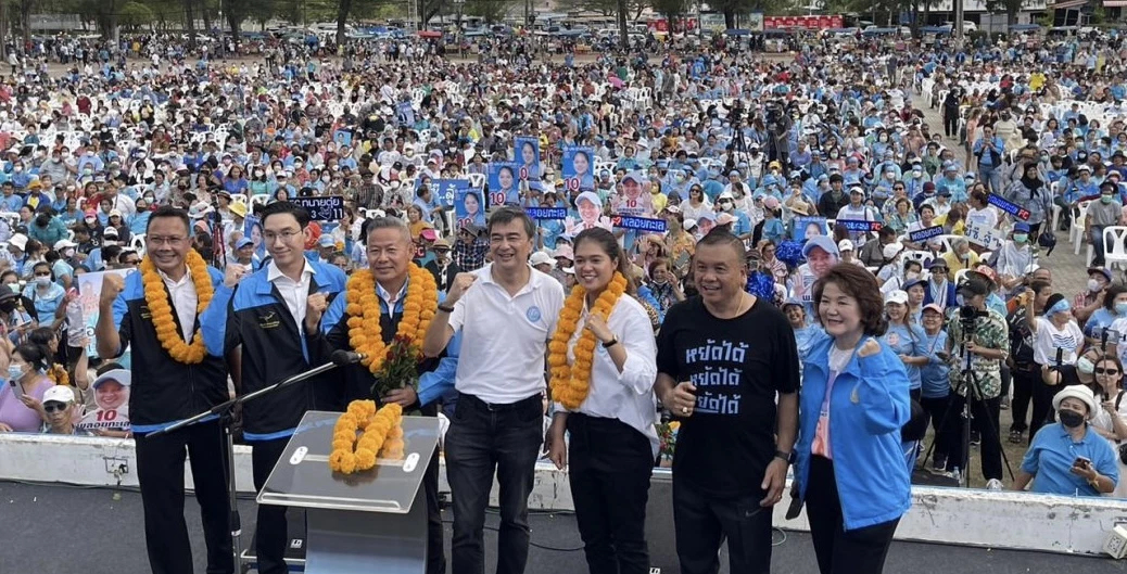 คนภูเก็ตนับหมื่นแห่ฟังปราศรัย “ปชป.”ขอเลือกทั้งเขตและพรรค