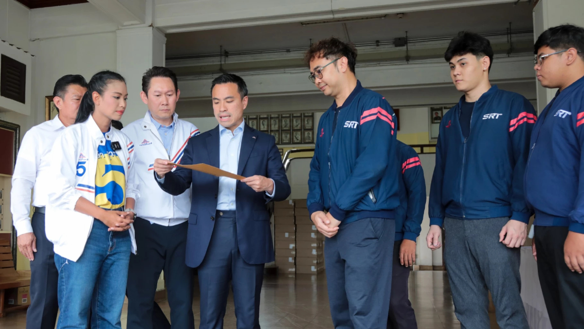 “เอกนัฏ" นำทีม ผู้สมัคร ส.ส.กทม ขอการรถไฟฯ ยืดเวลาไล่ที่ ชุมชนวัดใหม่ยายมอญ