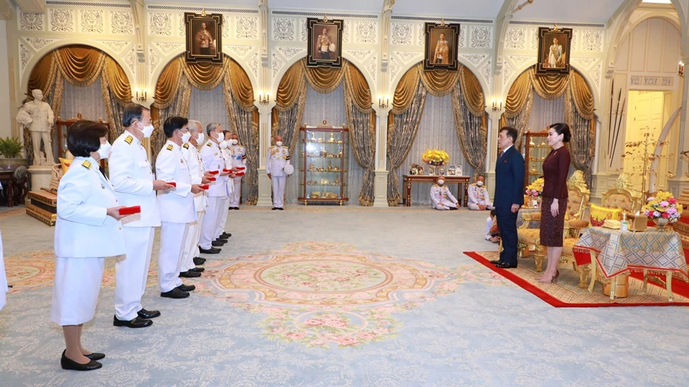 ในหลวง พระราชทานเหรียญดุษฎีมาลา เข็มศิลปวิทยาแก่ผู้ทรงคุณวุฒิในทางศิลปวิทยา ประจำปี 2565