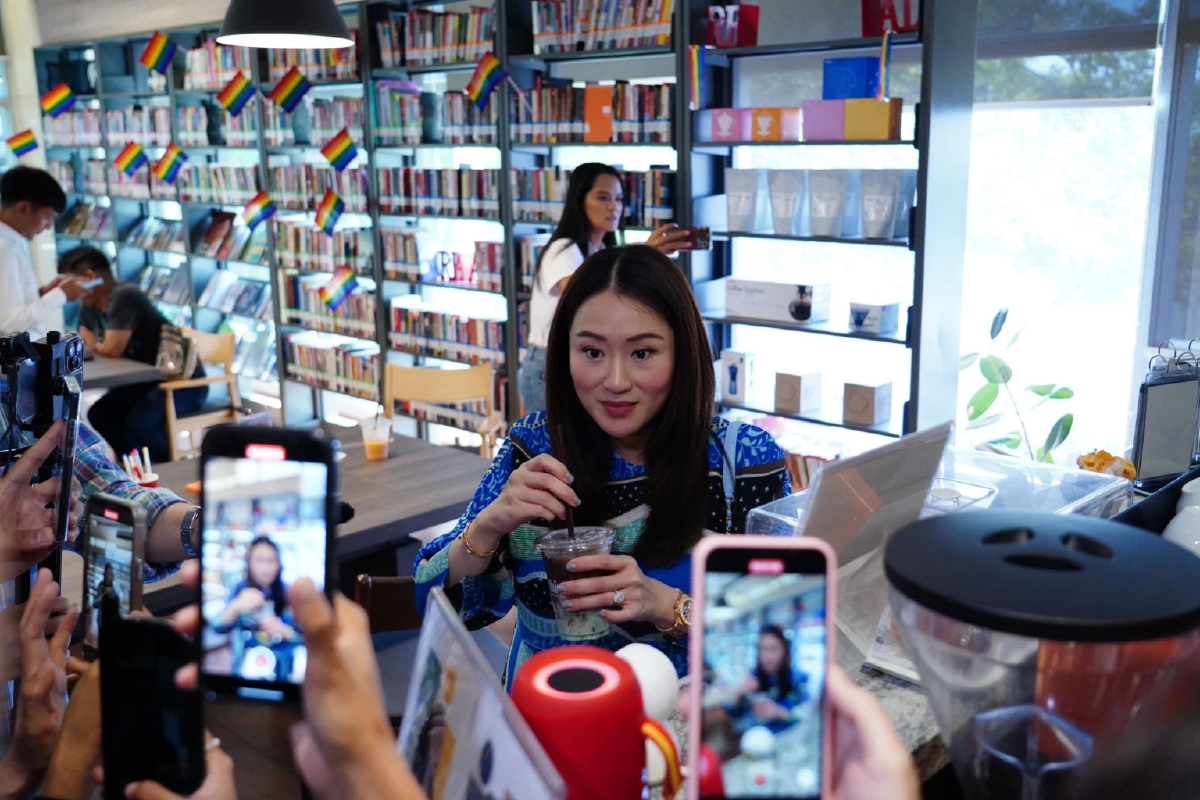 ‘อุ๊งอิ๊ง’เผยรีแบรนด์‘เพื่อไทย’คืบ-เน้นสื่อสารกับโลกปัจจุบันเร็วขึ้น