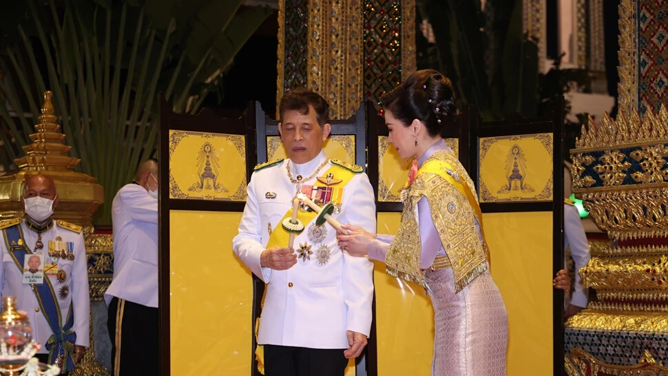 ชมภาพ ในหลวง พระราชินี เสด็จฯ ไปในการพระราชพิธีวิสาขบูชา พุทธศักราช 2566